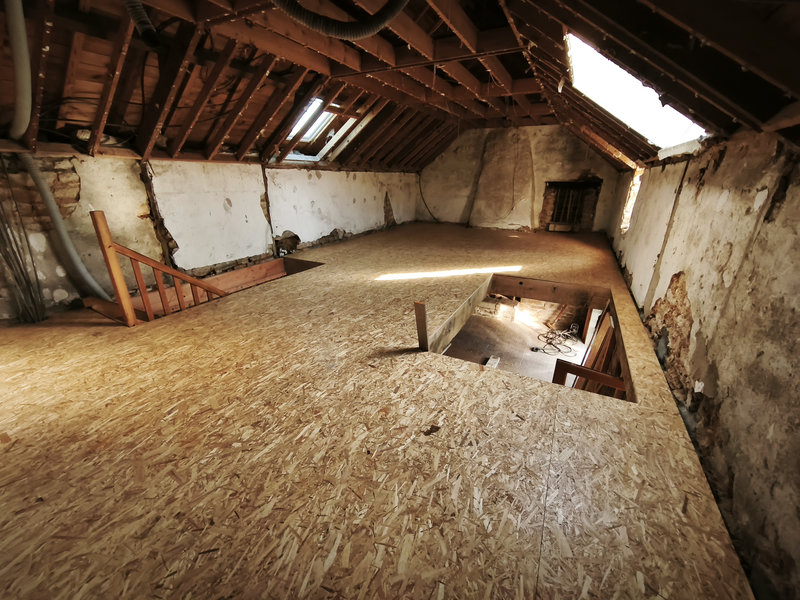 Pose de plancher technique sur-mesure pour votre projet de rénovation ou de construction neuve, solidité, sécurité pour un futur espace.